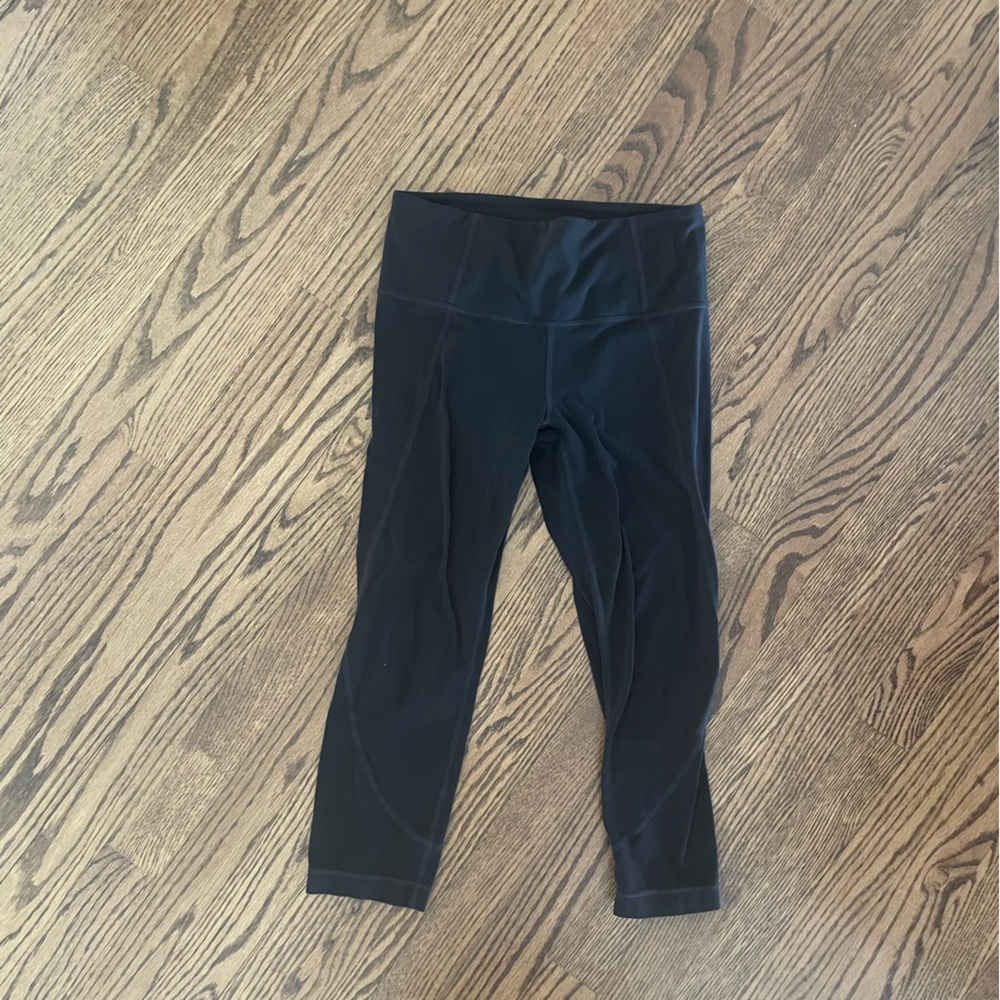Athleta women’s black cropped yoga pants size S